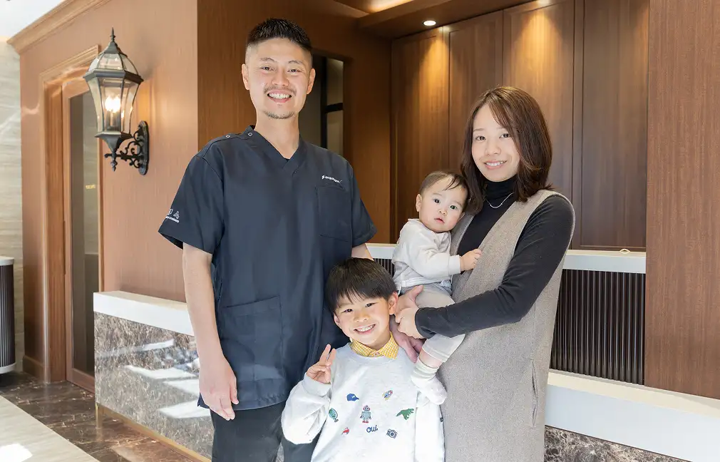 院長とお客様の家族との写真